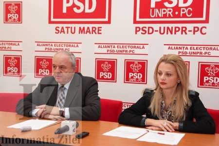 Vicepresedintele Organizatiei judetene a PSD Satu Mare si manager al judetului, Nicolae Bura si Manuela Rogoz, purtatoare de cuvant si presedintă a femeilor pe Satu Mare, la conferinta de presa